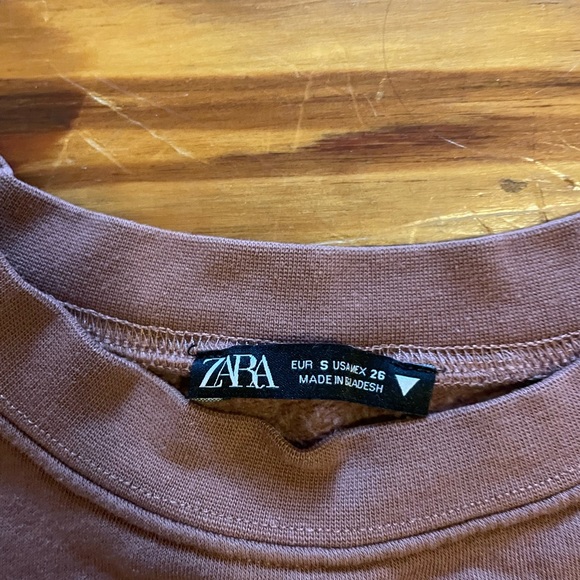 Zara Sweatshirt - Picture 2 of 3